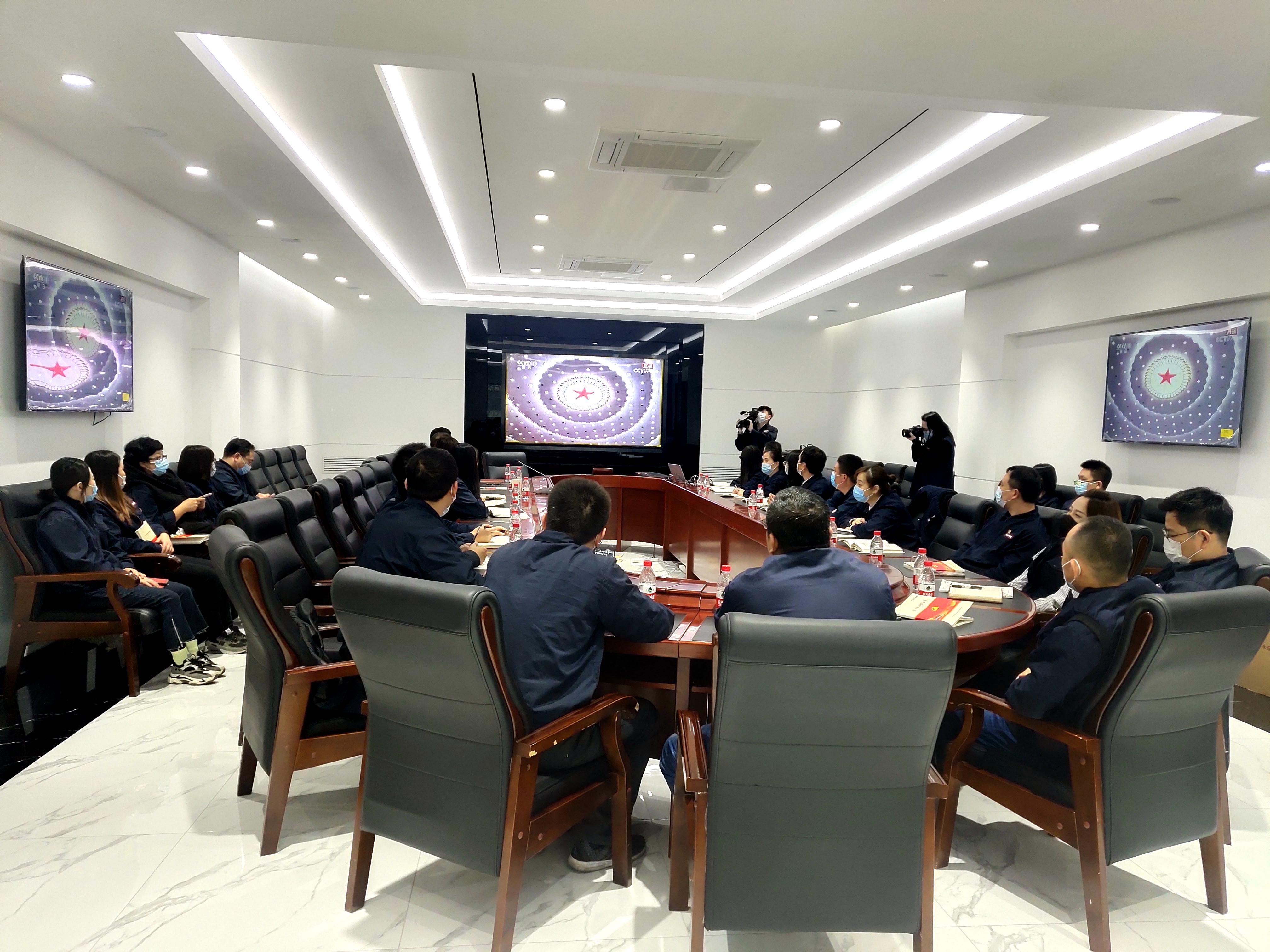 YH533388银河焊材集团组织全体党员干部观看两会开幕式现场直播 YH533388银河焊材集团组织全体党员干部观看两会开幕式现场直播